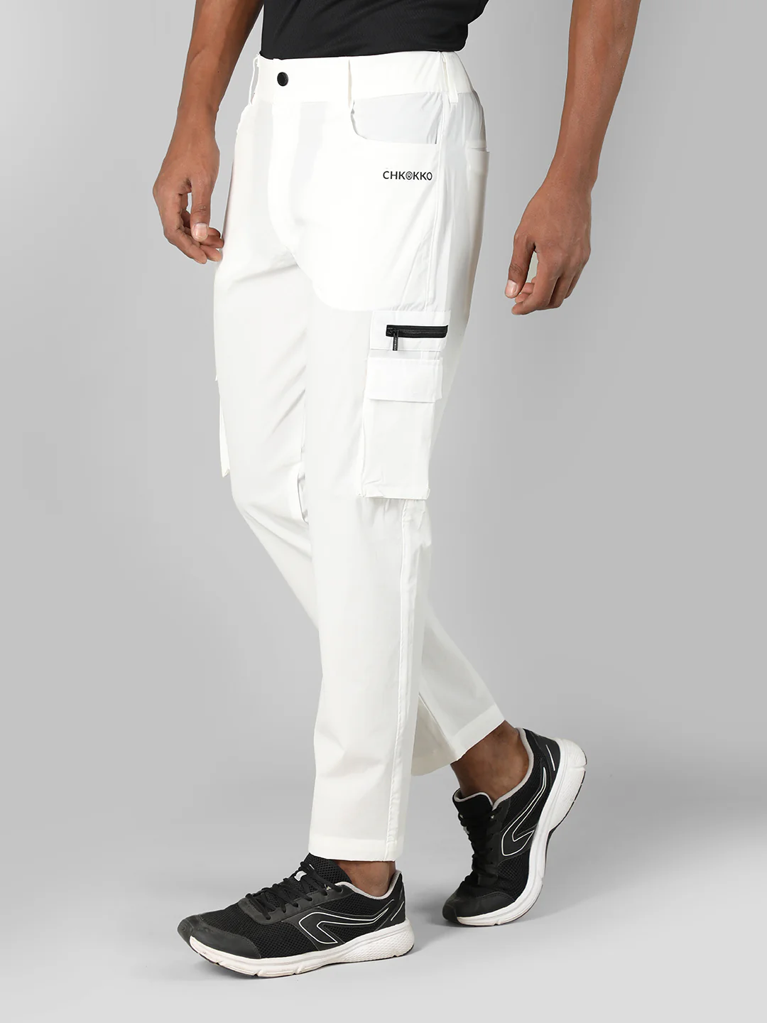 Cargo pants detail